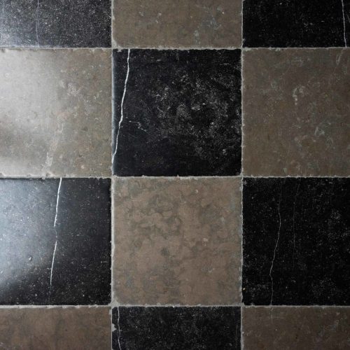 Aix Stone Blaustein - Oberfläche ´rustique´ als Schachbrett verlegt