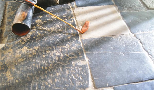 Antike Blaustein-Platten aus dem 17.-18. Jahrhundert in unterschiedlichen Größen
